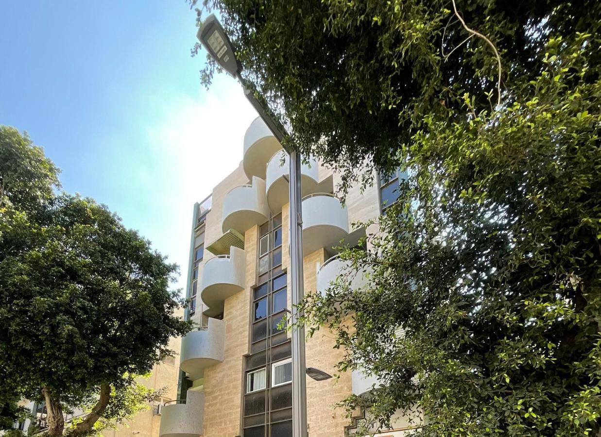 Eliezer Ben Yehuda With Shelter * Tel Aviv