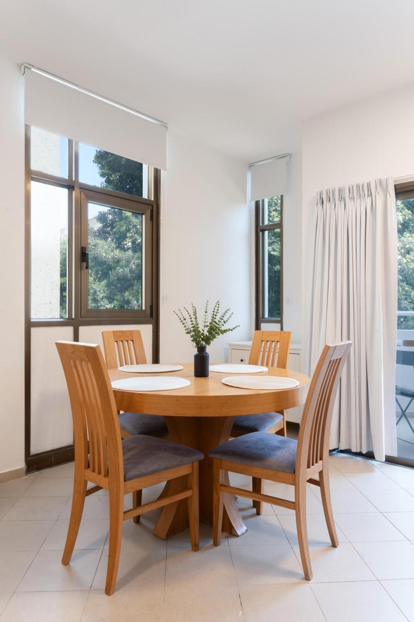 Eliezer Ben Yehuda With Shelter Apartment *
